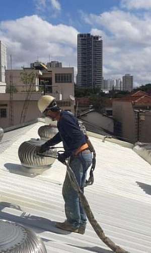 Aplicação de poliuretano expandido em telhados Aplicação de poliuretano expandido em telhados