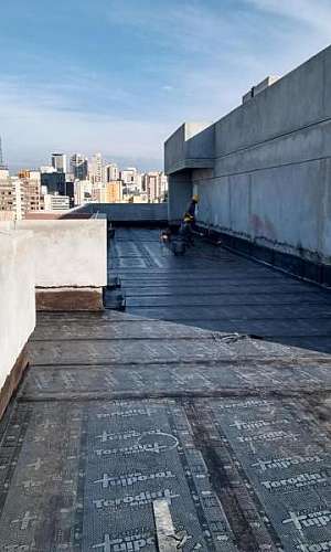 Impermeabilização de laje com piso Impermeabilização de laje com piso